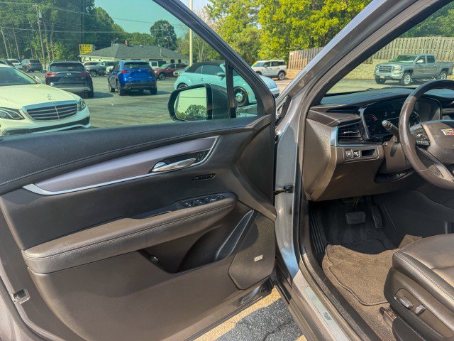 Used 2022 Cadillac XT6 Luxury FWD image 16