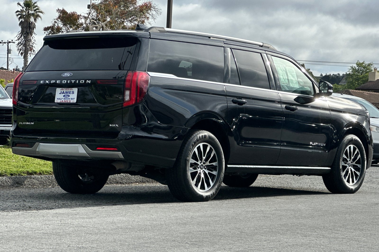 Used 2025 Ford Expedition Max Platinum AWD/4WD image 5