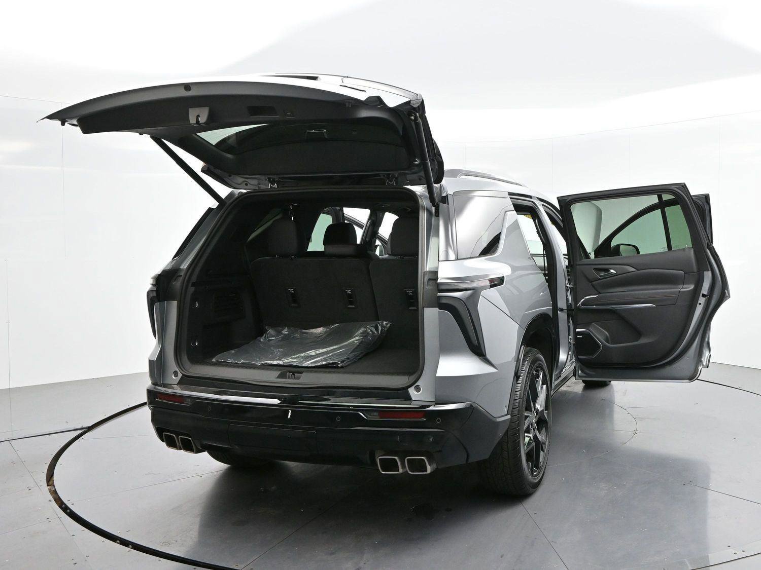 Used 2024 Chevrolet Traverse RS w/ LPO, Floor Liner Package image 48