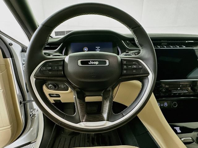 Used 2023 Jeep Grand Cherokee Limited w/ Black Appearance Package AWD/4WD image 14