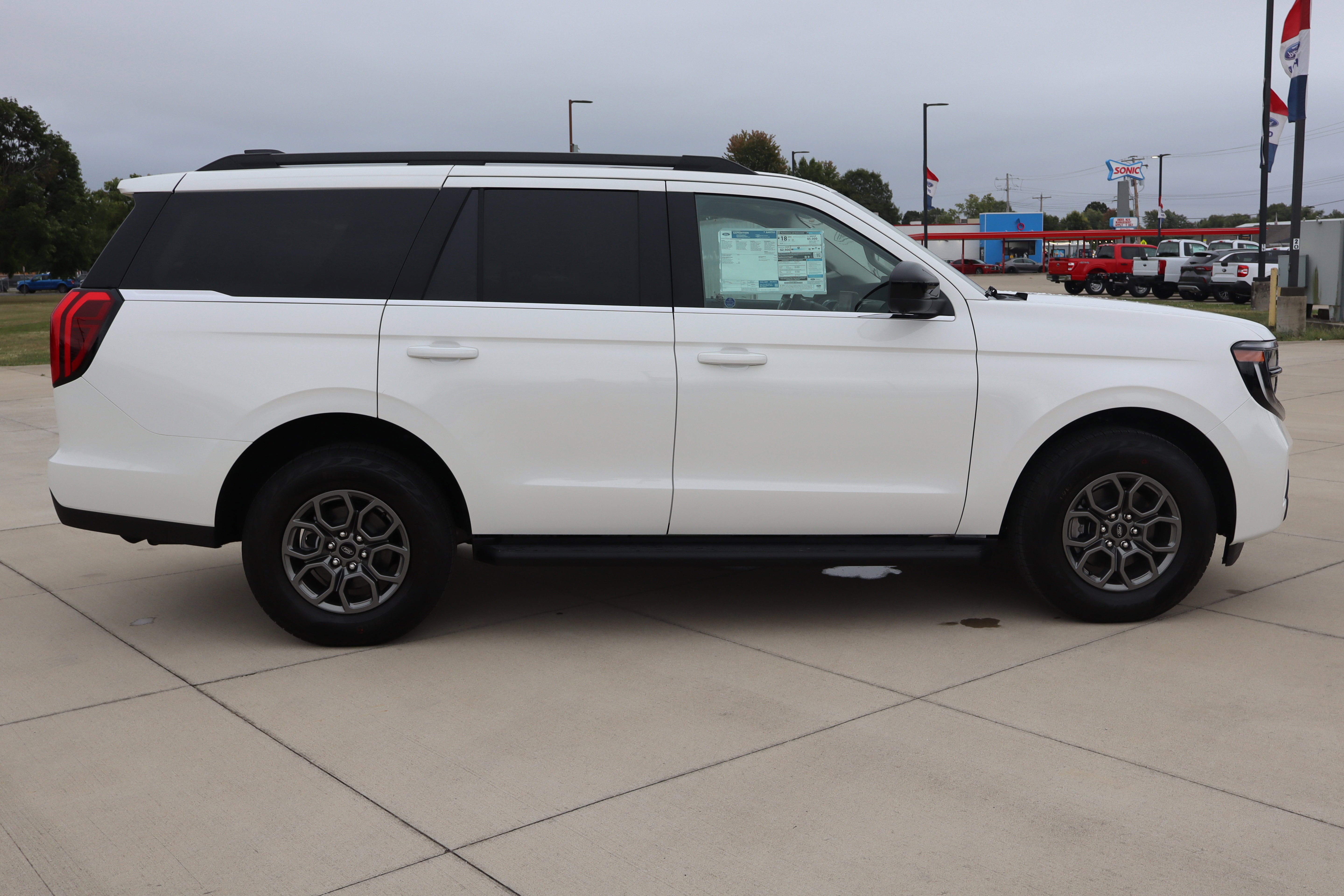New 2025 Ford Expedition Active image 4