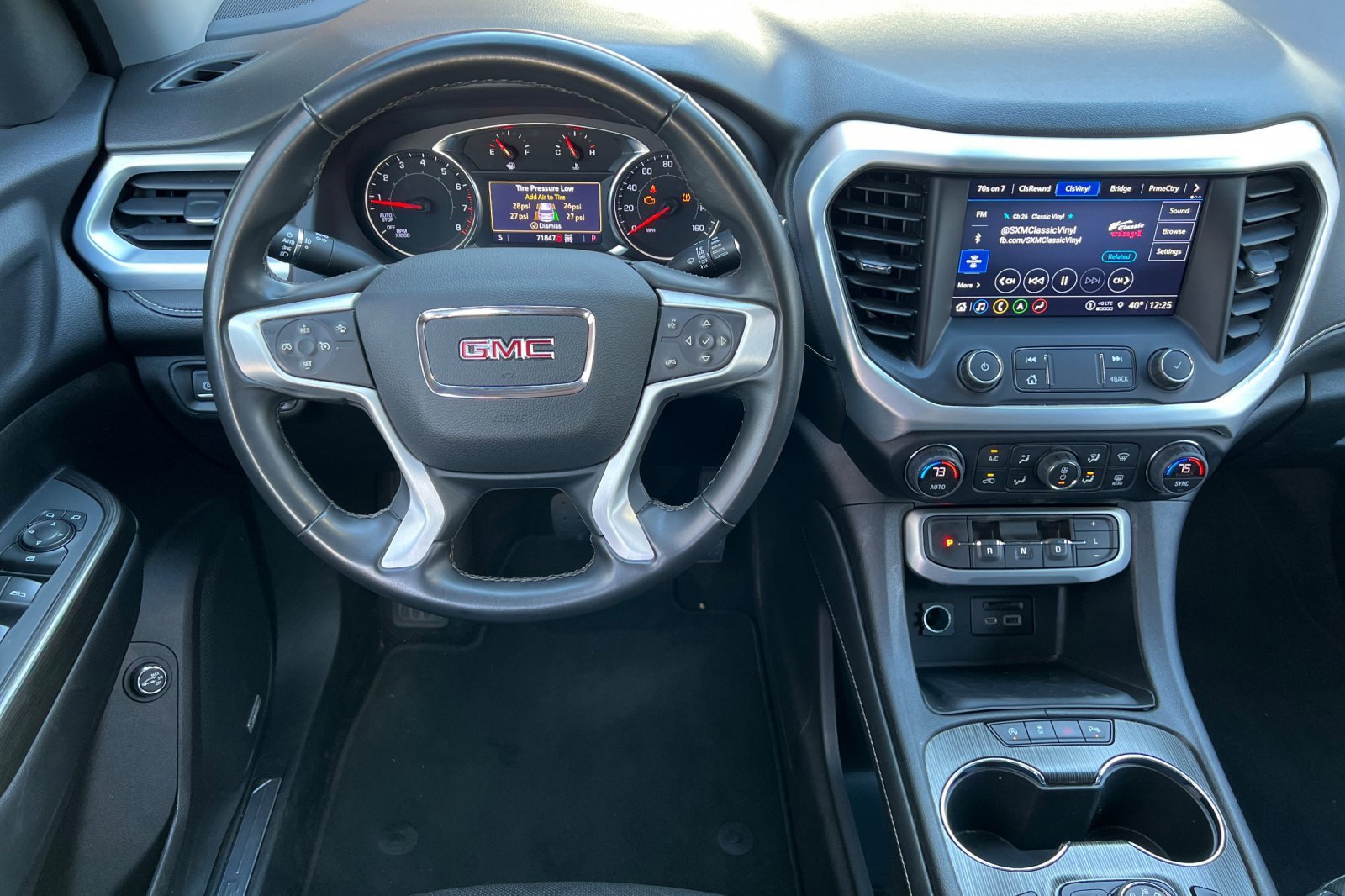 Used 2023 GMC Acadia SLT image 19