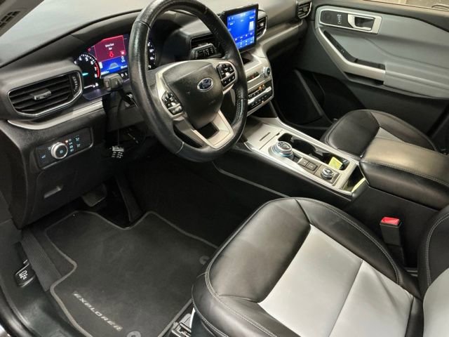 Used 2022 Ford Explorer XLT w/ Equipment Group 202A image 16