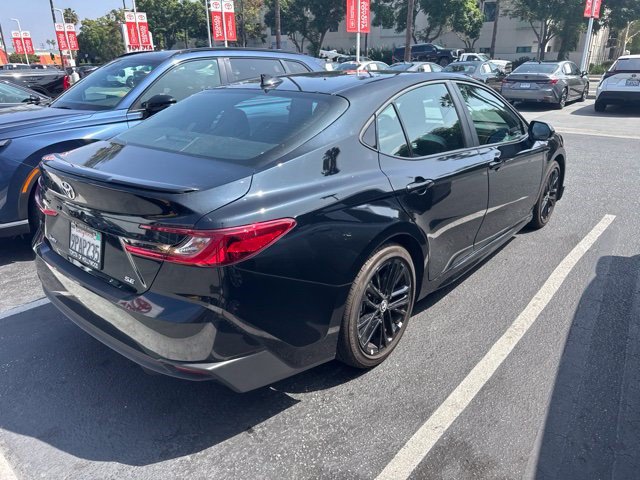 Used 2025 Toyota Camry SE w/ Convenience Package FWD image 2