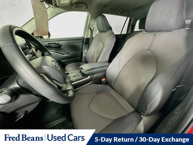 Used 2022 Toyota Highlander LE AWD/4WD image 25