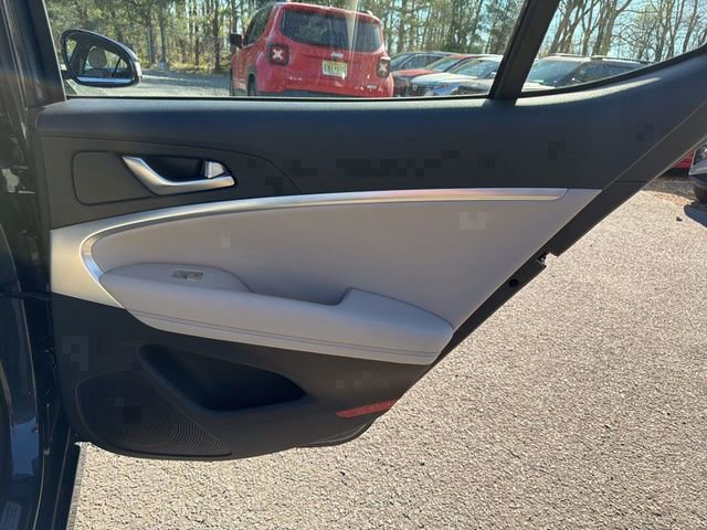 Used 2023 Genesis G70 2.0T image 12