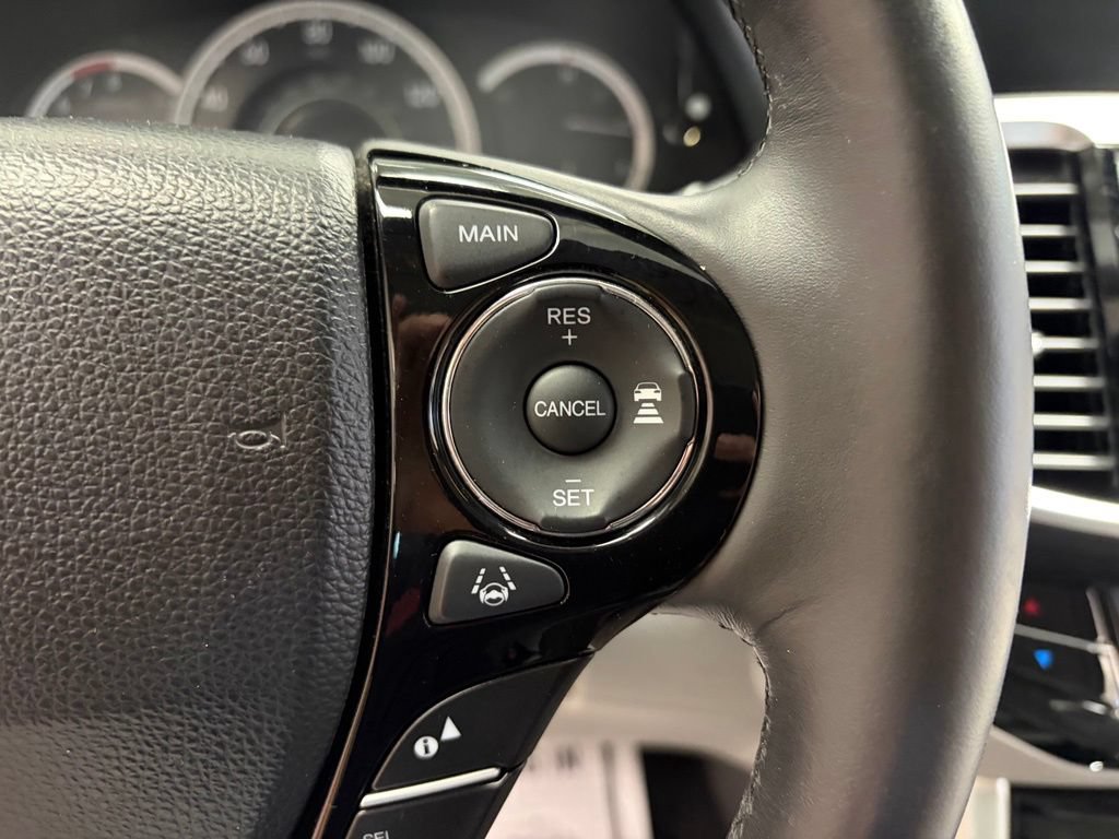 Used 2017 Honda Accord Touring image 15