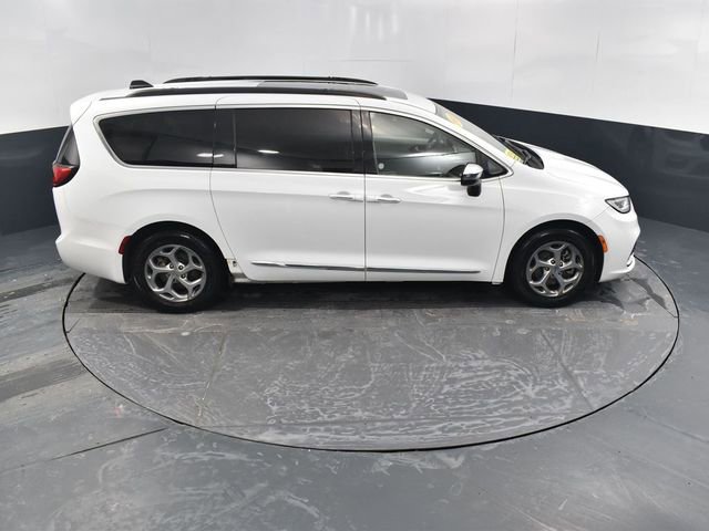 Used 2023 Chrysler Pacifica Limited image 44
