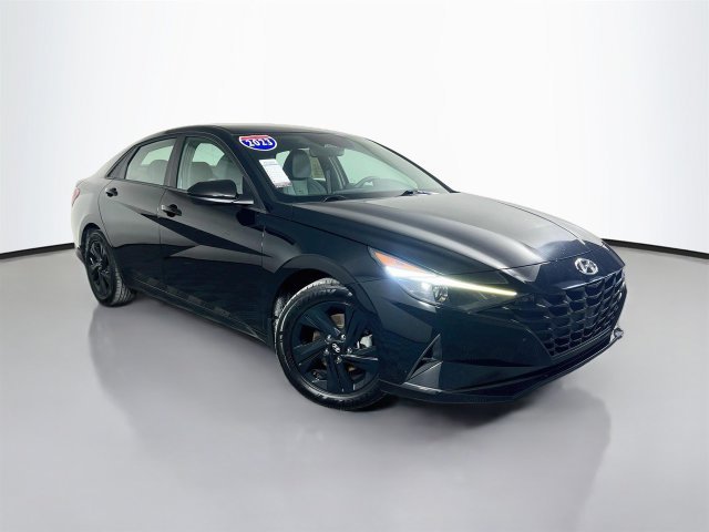 Used 2023 Hyundai Elantra SEL FWD image 2