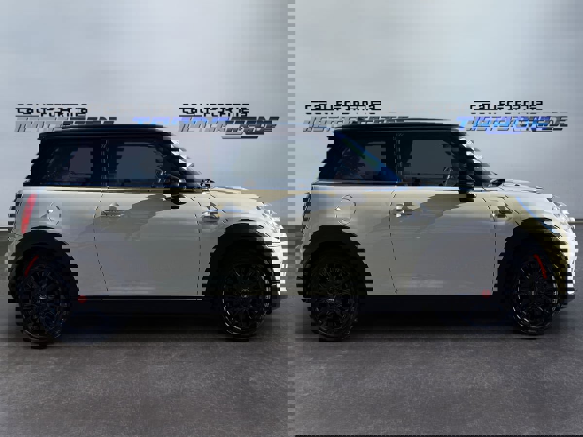 Used 2017 MINI Cooper 2-Door Hardtop image 4