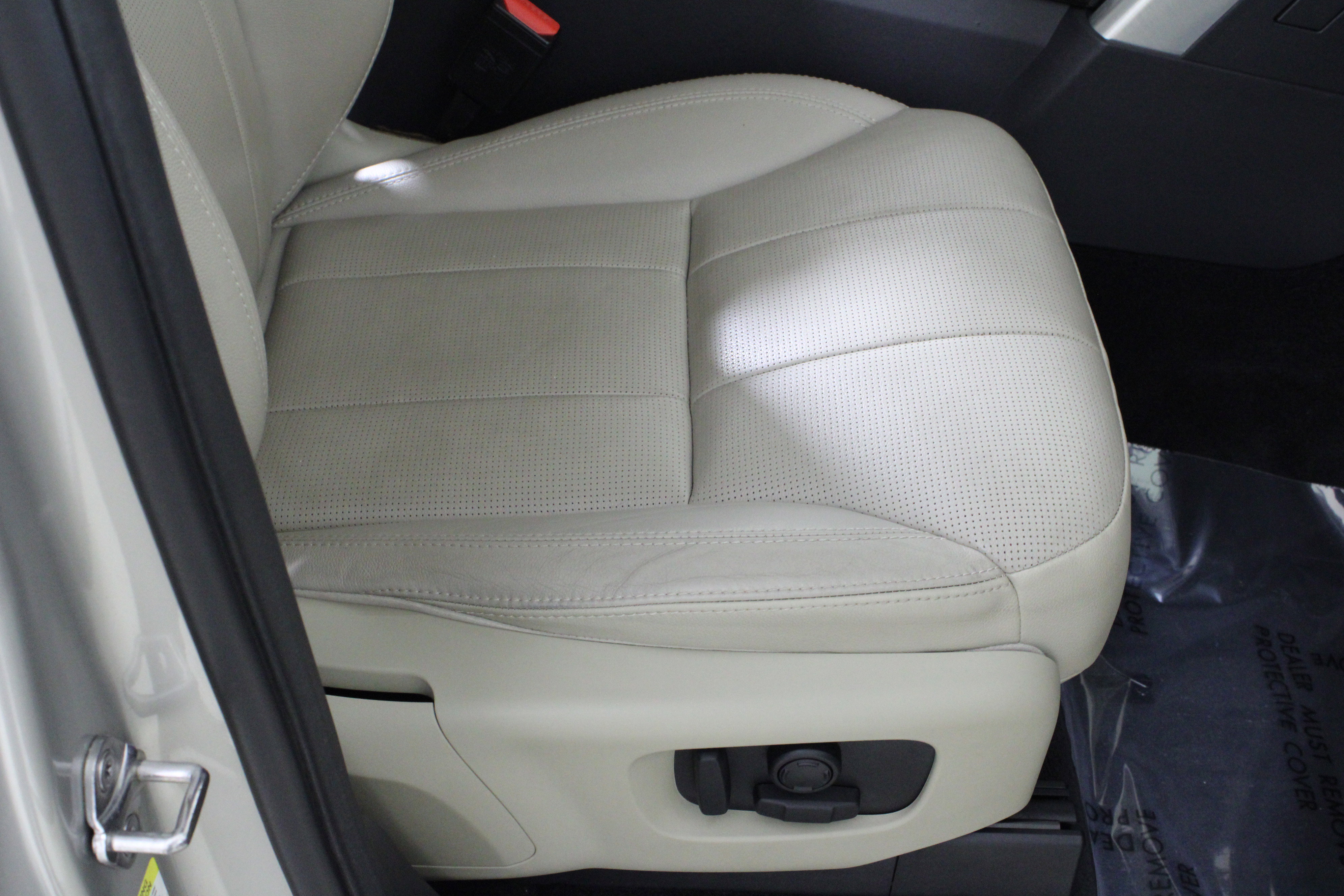 Used 2017 Land Rover Discovery HSE image 17