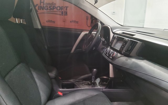 Used 2018 Toyota RAV4 LE image 15