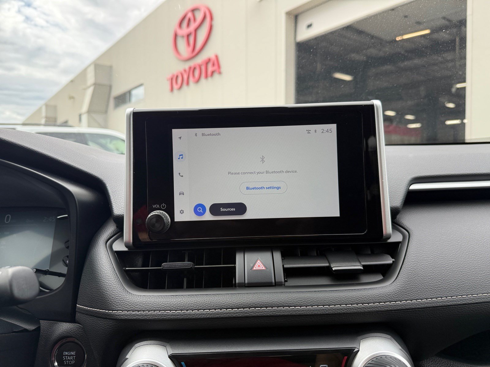 Used 2025 Toyota RAV4 XLE AWD/4WD image 22