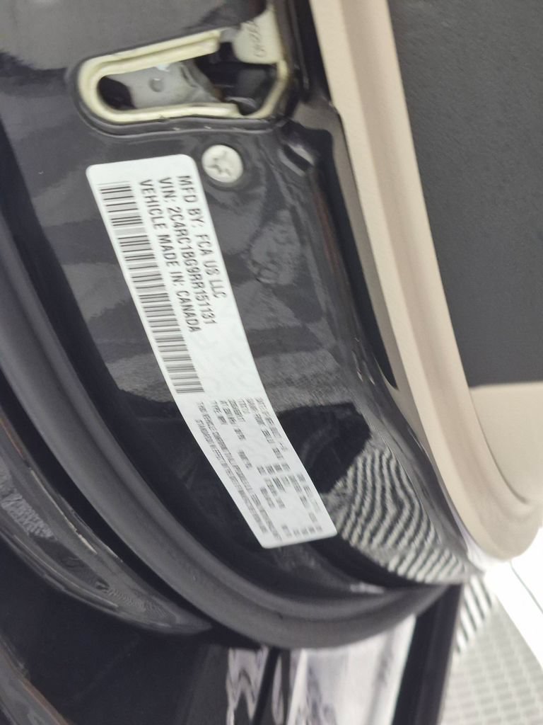 Used 2024 Chrysler Pacifica Touring-L FWD image 36