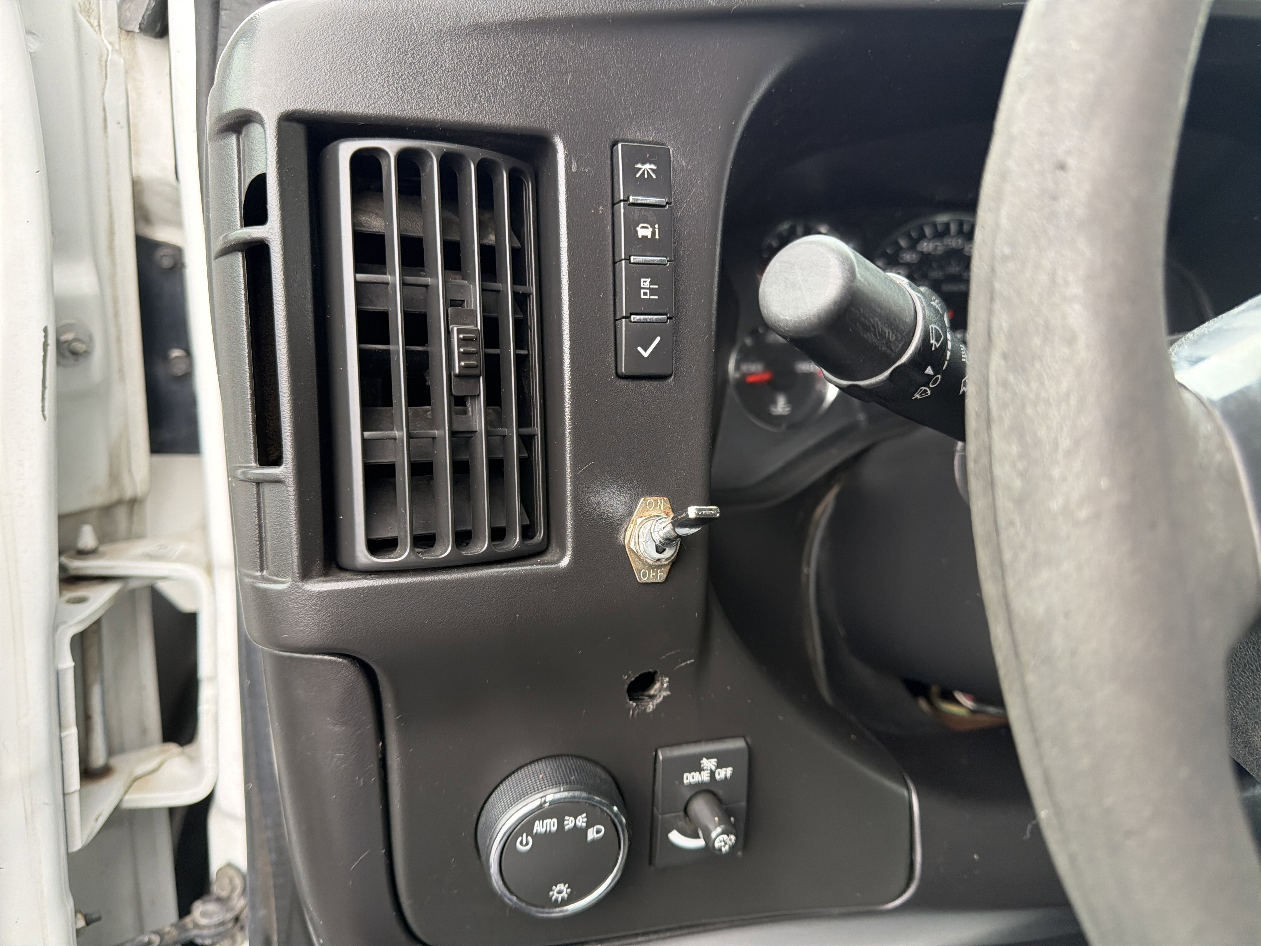 Used 2011 Chevrolet Express 2500 image 13