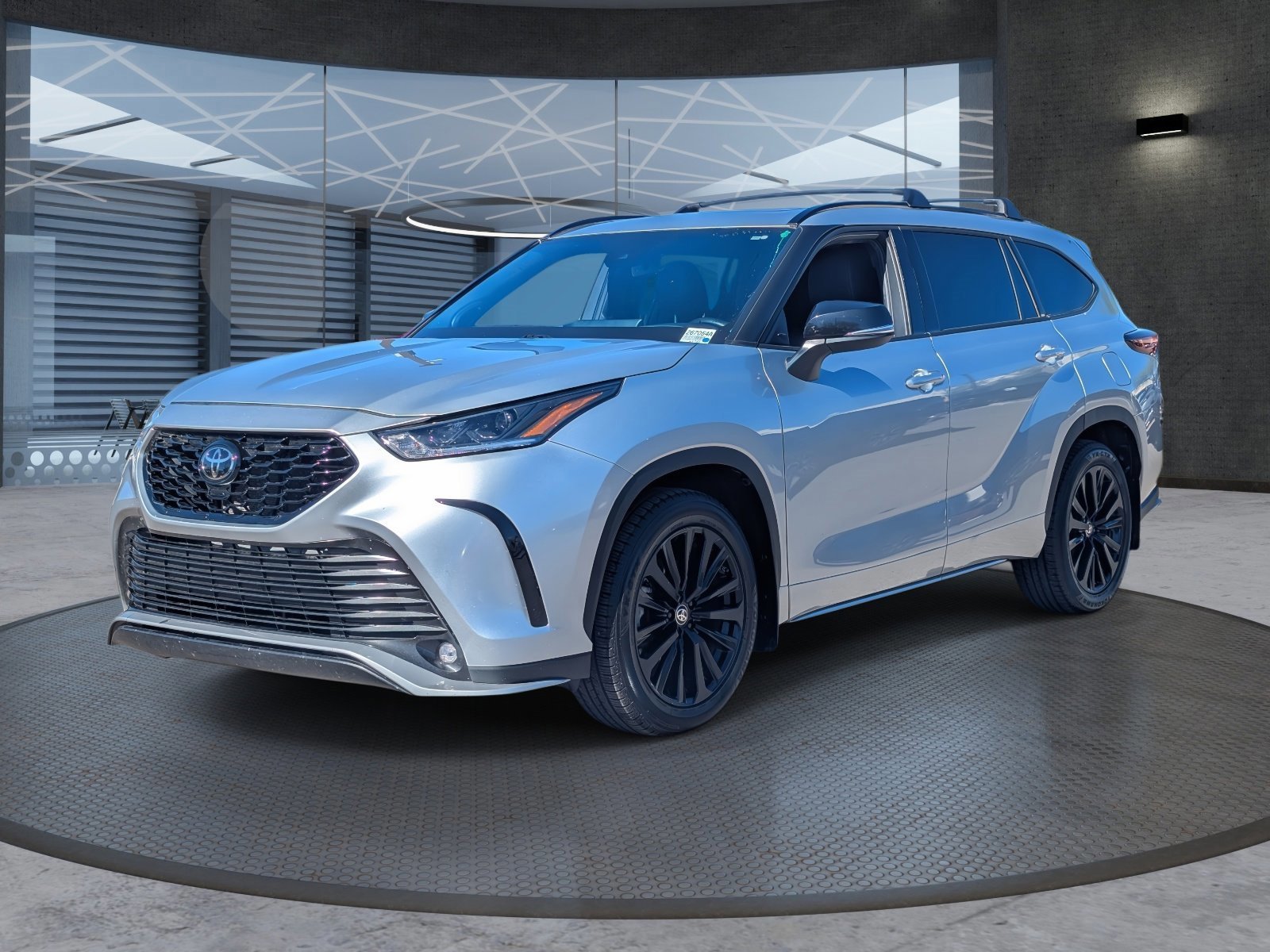 Used 2024 Toyota Highlander XSE image 2