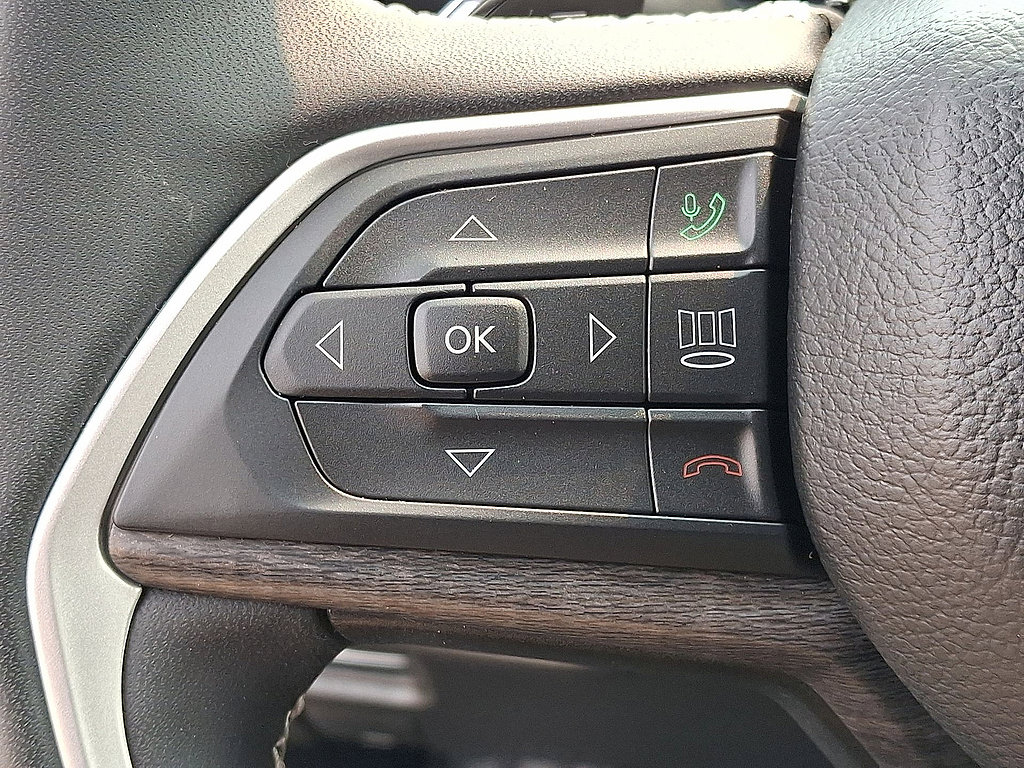 Certified 2023 Jeep Grand Cherokee L Limited w/ Black Appearance Package AWD/4WD image 23
