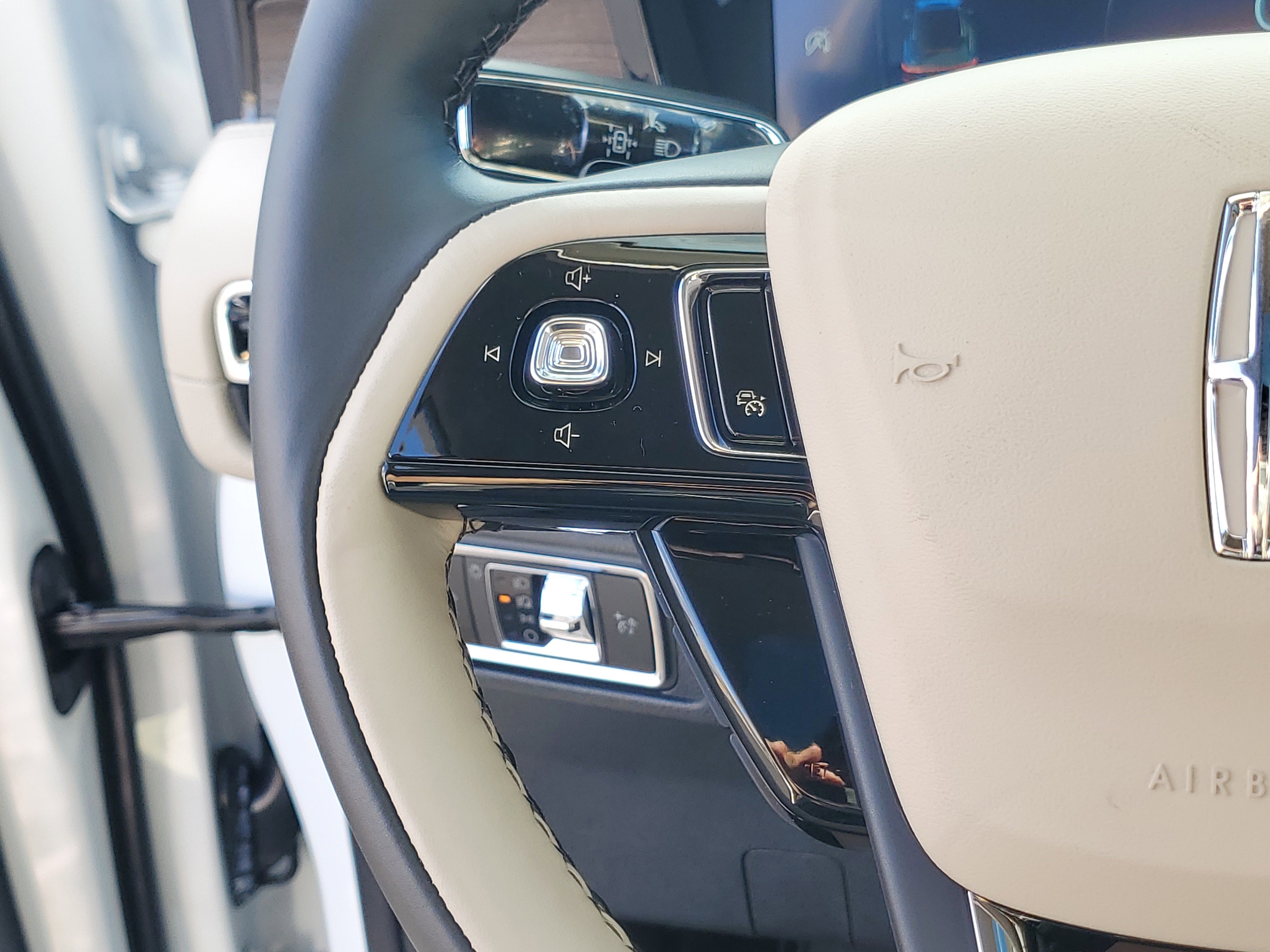 New 2026 Lincoln Corsair Reserve w/ Jet Appearance Package image 17