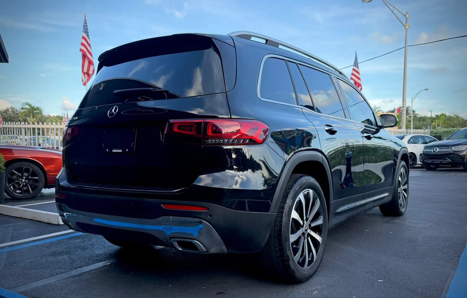 Used 2022 Mercedes-Benz GLB 250 w/ Premium Package image 12