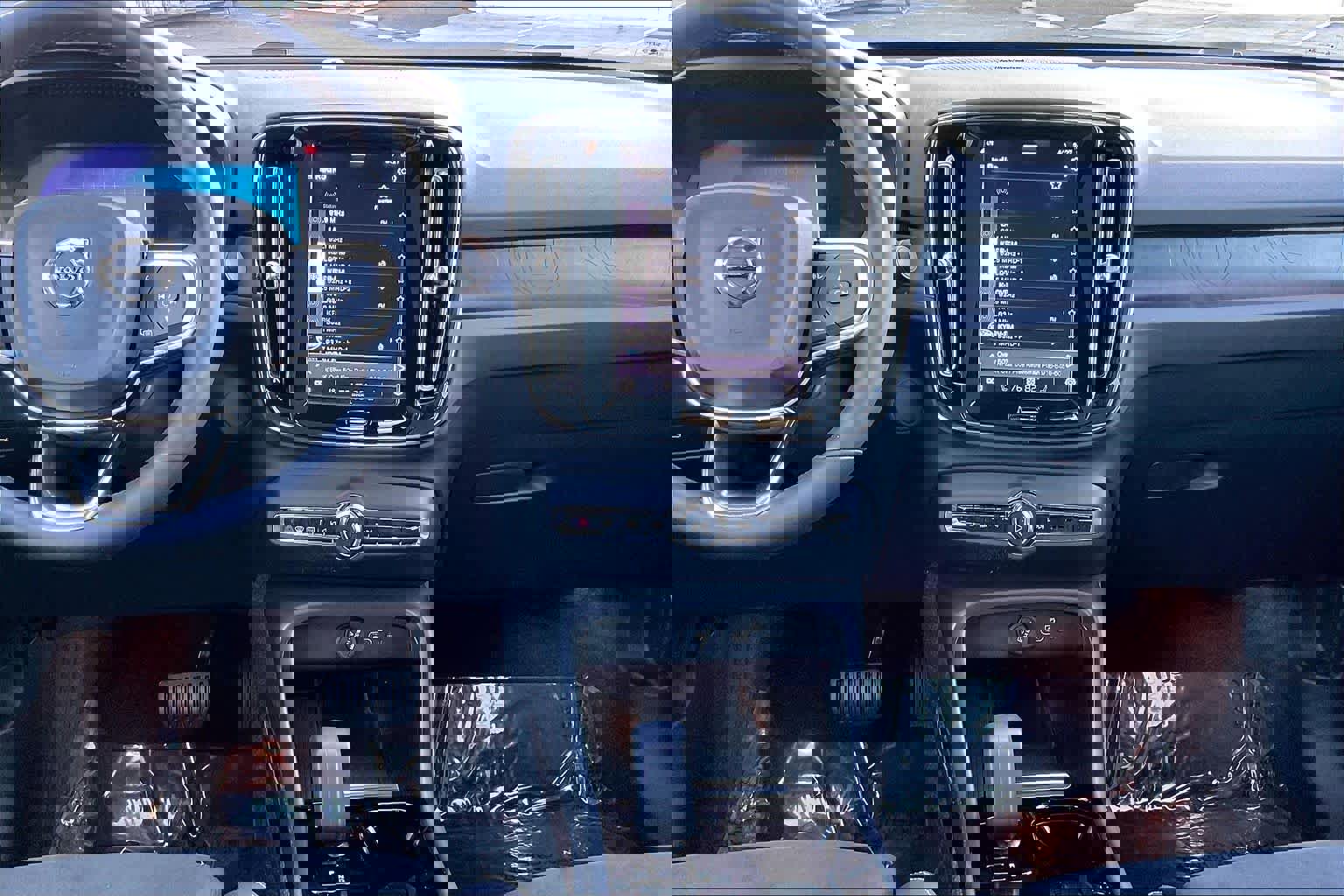 Used 2023 Volvo C40 P8 Recharge Ultimate image 9