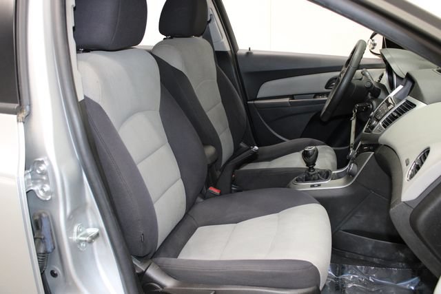 Used 2014 Chevrolet Cruze LS FWD image 11