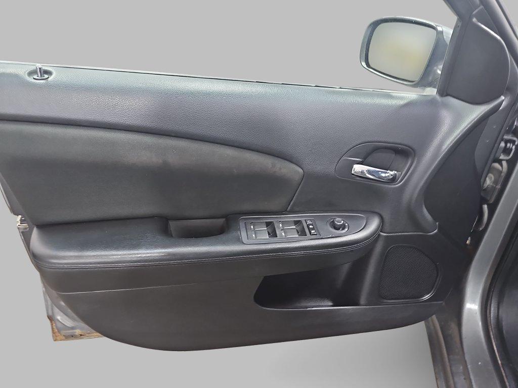 Used 2011 Chrysler 200 Touring FWD image 29