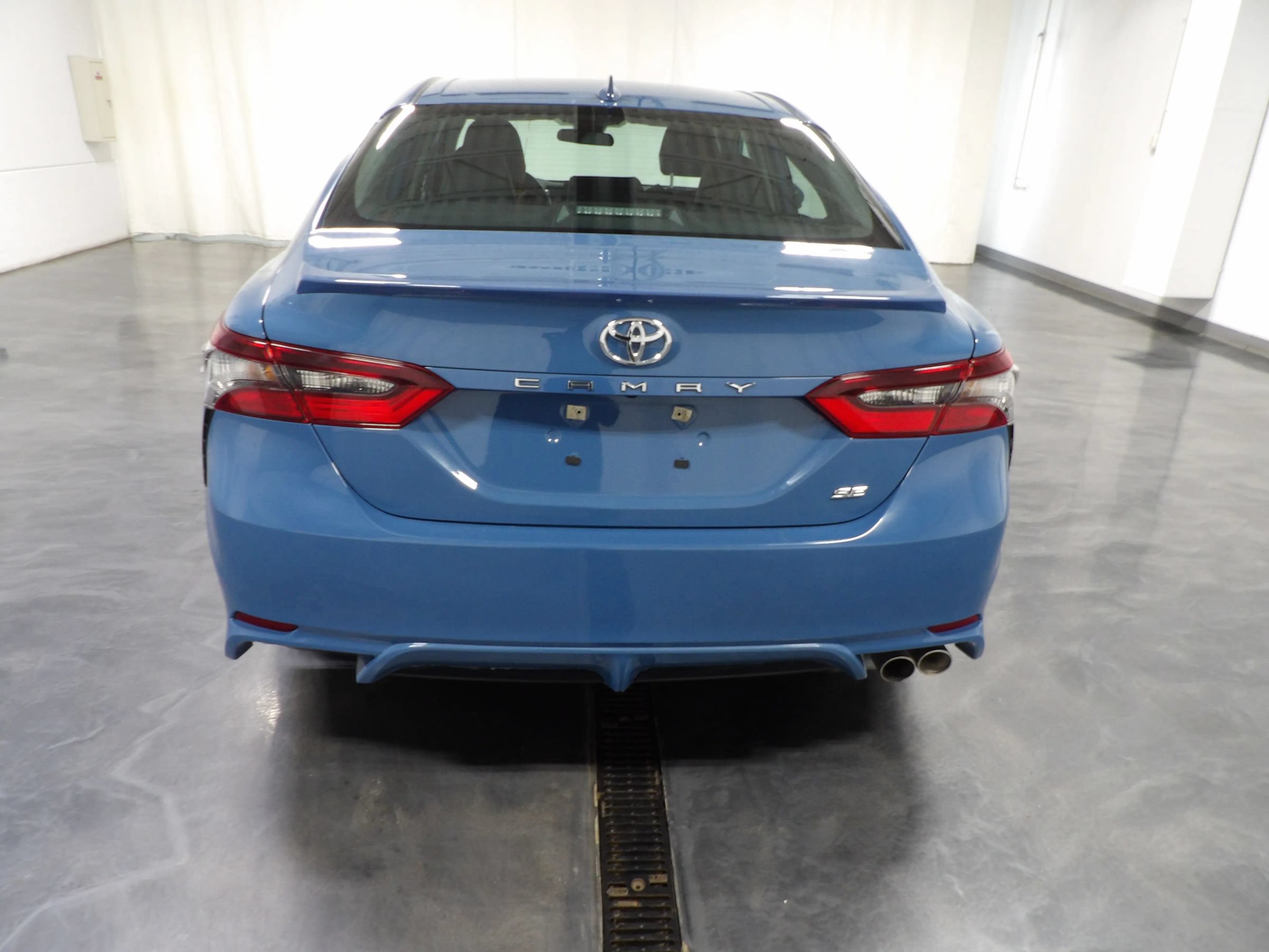 Used 2023 Toyota Camry SE FWD image 6