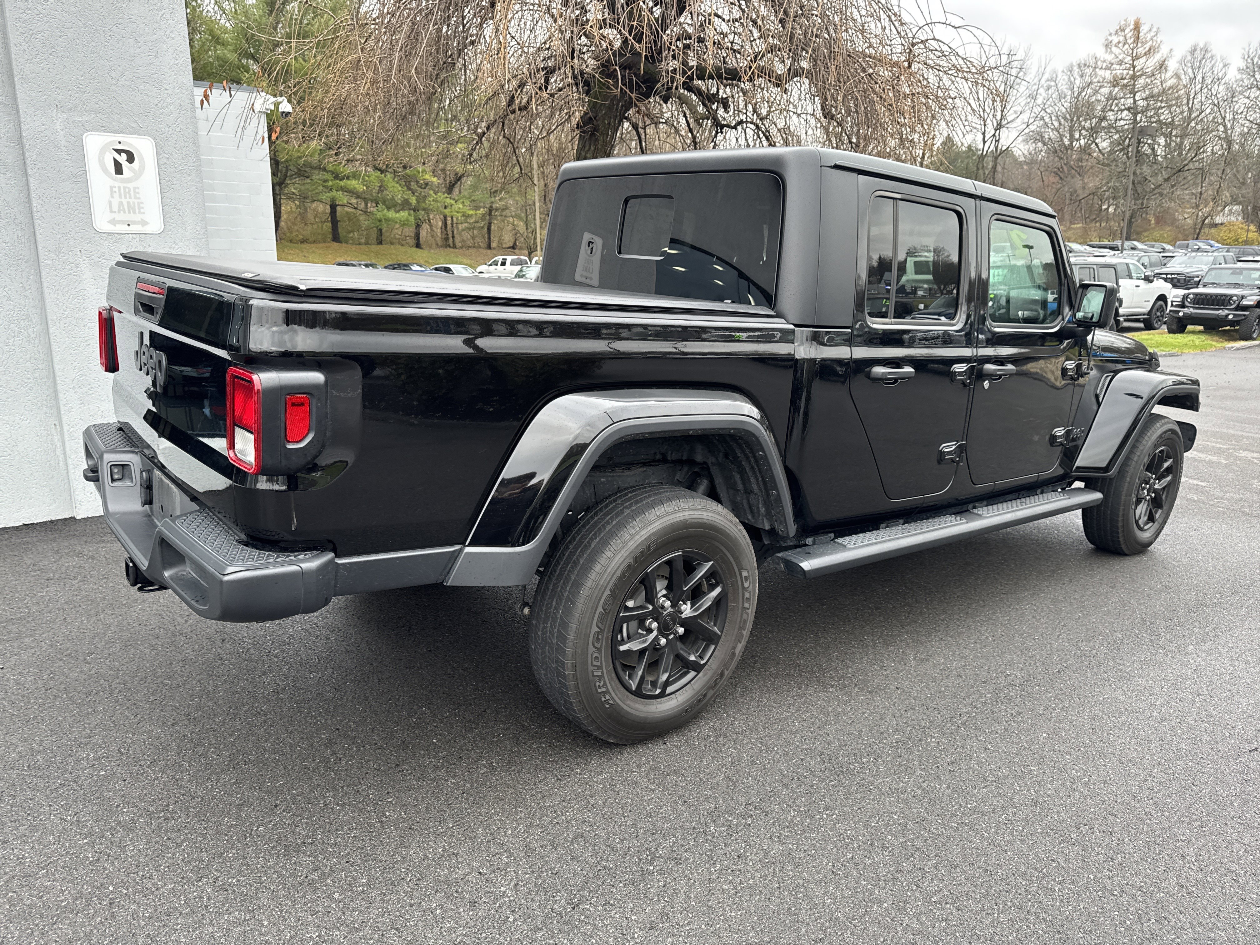 Used 2022 Jeep Gladiator Sport image 3