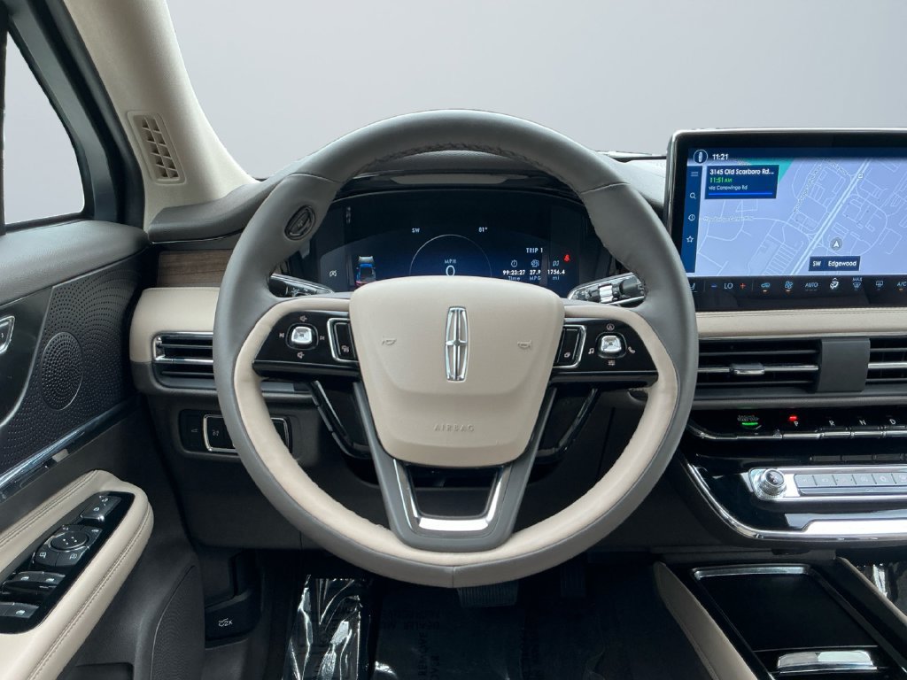 Used 2023 Lincoln Corsair Reserve AWD/4WD image 13