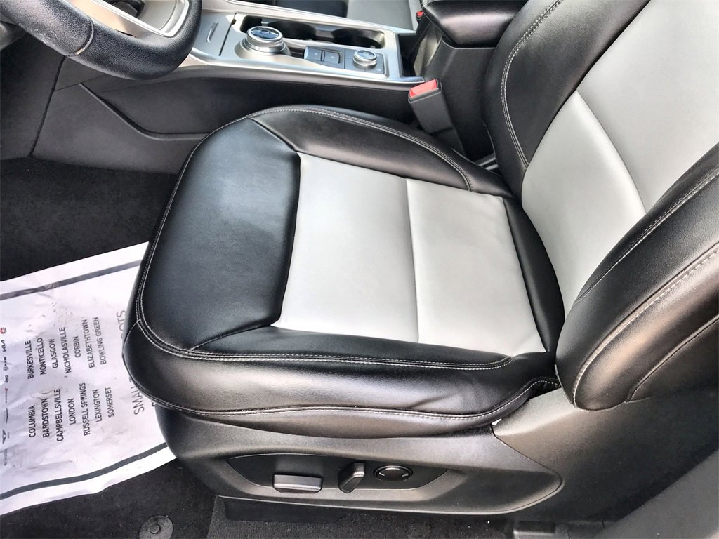 Used 2023 Ford Explorer XLT w/ Equipment Group 202A image 12