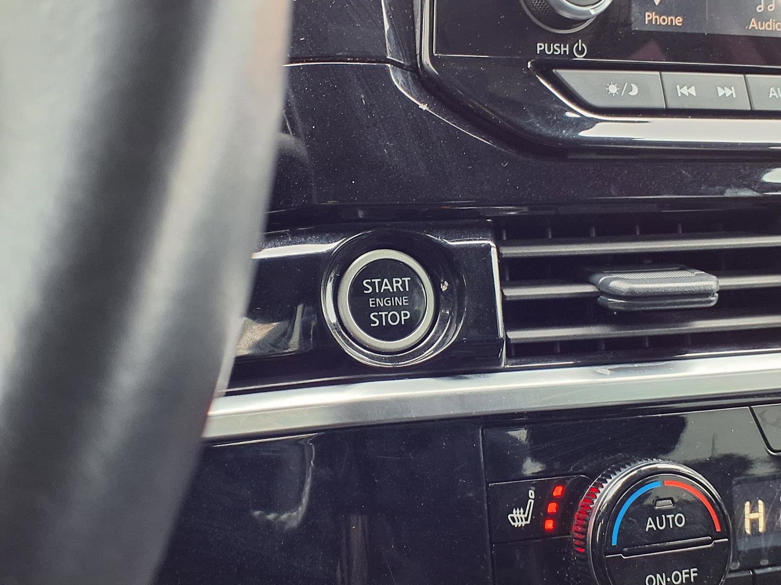 Used 2024 Nissan Pathfinder SV image 15