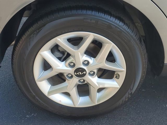 Used 2025 Kia Soul LX FWD image 5