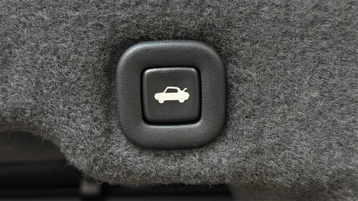 Used 2004 Cadillac XLR RWD image 45