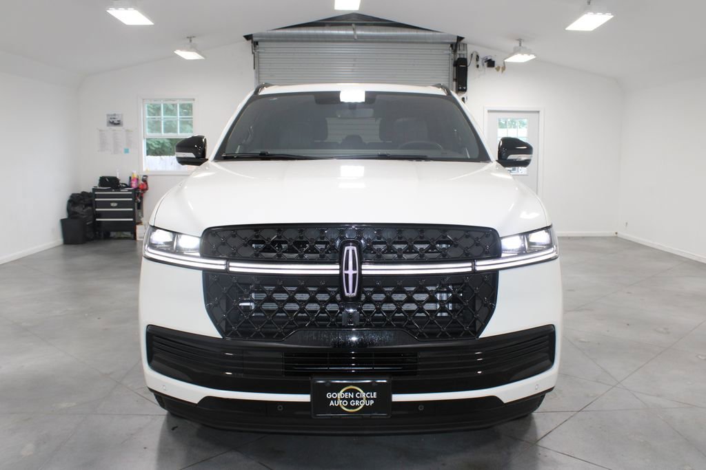Used 2025 Lincoln Navigator Reserve w/ Jet Appearance Package image 2