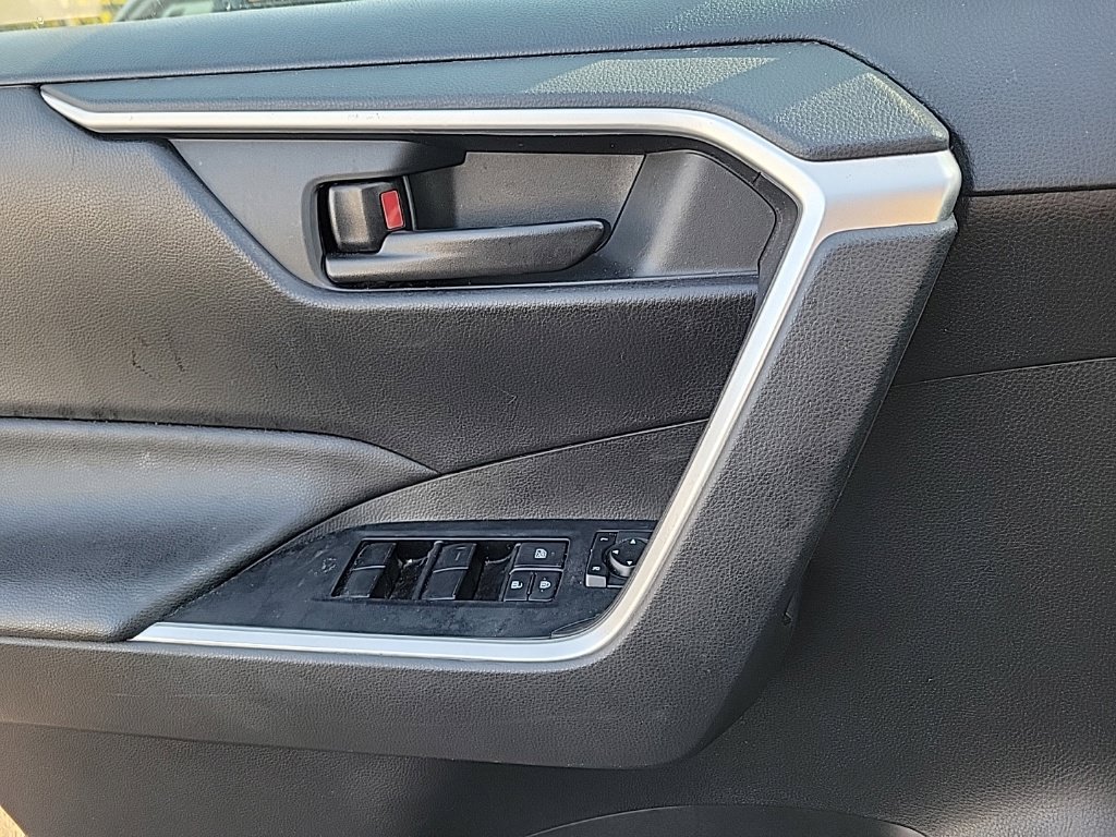 Used 2019 Toyota RAV4 LE w/ All Weather Liner Package AWD/4WD image 12