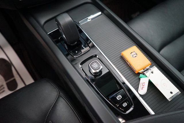 Used 2023 Volvo XC60 B5 Core image 43