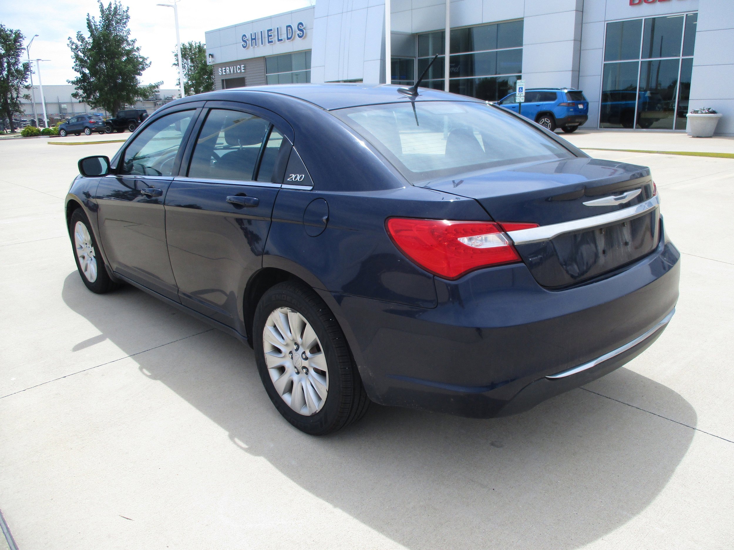 Used 2014 Chrysler 200 LX FWD image 3
