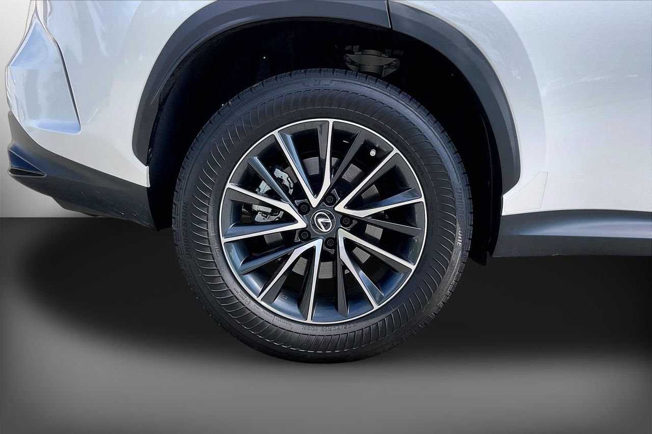 Used 2025 Lexus NX 250 FWD w/ Towing Package (2000 Lbs) image 37