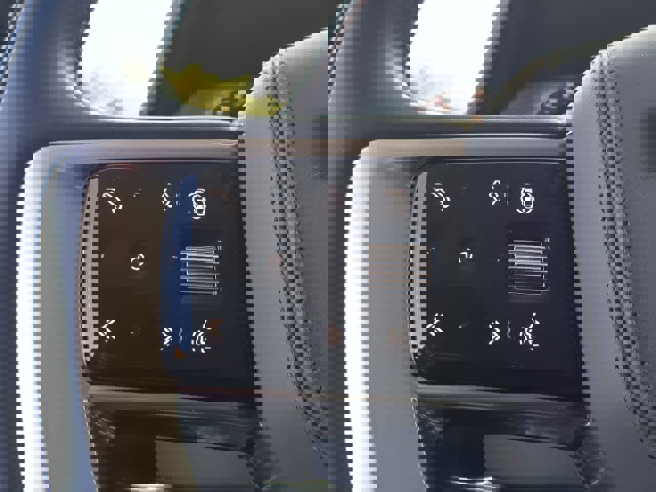 Used 2025 Land Rover Range Rover SE image 26