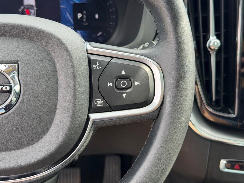 Certified 2023 Volvo XC60 B5 Core AWD/4WD image 21