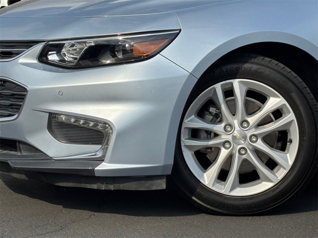 Used 2017 Chevrolet Malibu LT w/ Driver Confidence Package image 3