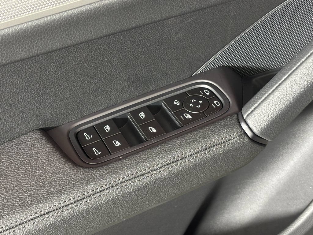 Certified 2026 Porsche Cayenne AWD/4WD image 16