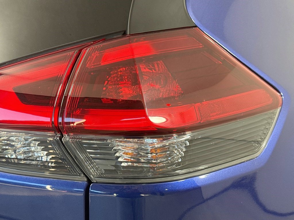 Used 2020 Nissan Rogue SV FWD image 33