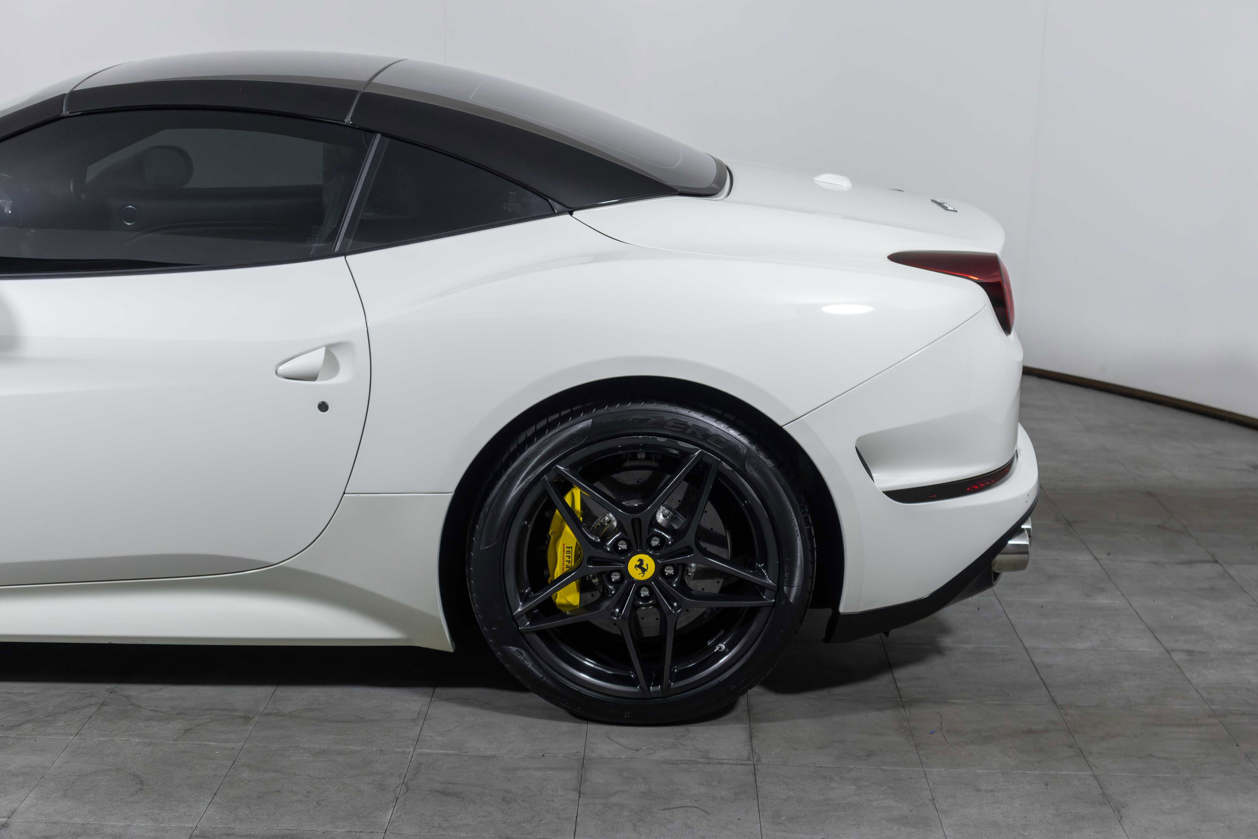 Certified 2016 Ferrari California T image 22