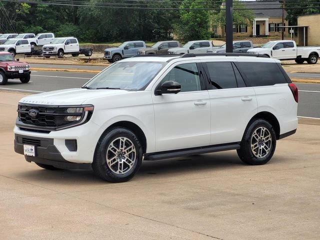 Used 2025 Ford Expedition Active RWD image 3