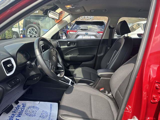 Certified 2025 Hyundai Venue Limited FWD image 16
