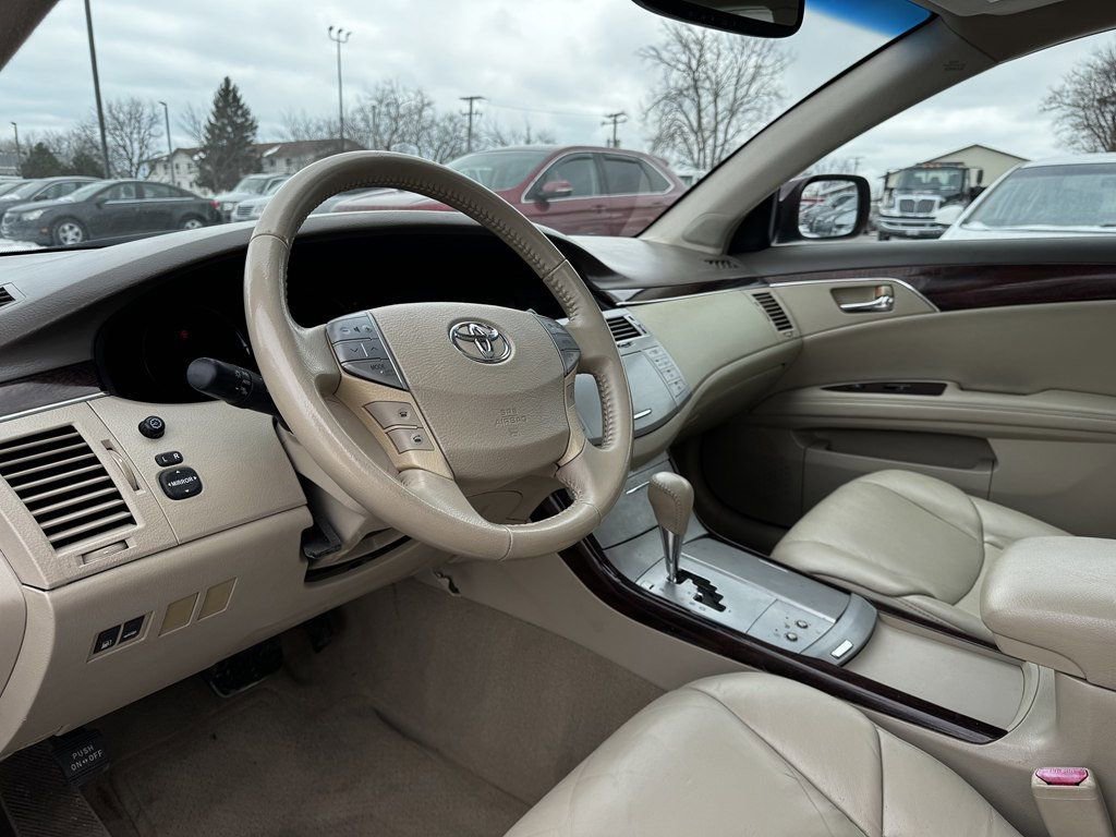 Used 2010 Toyota Avalon XLS image 11