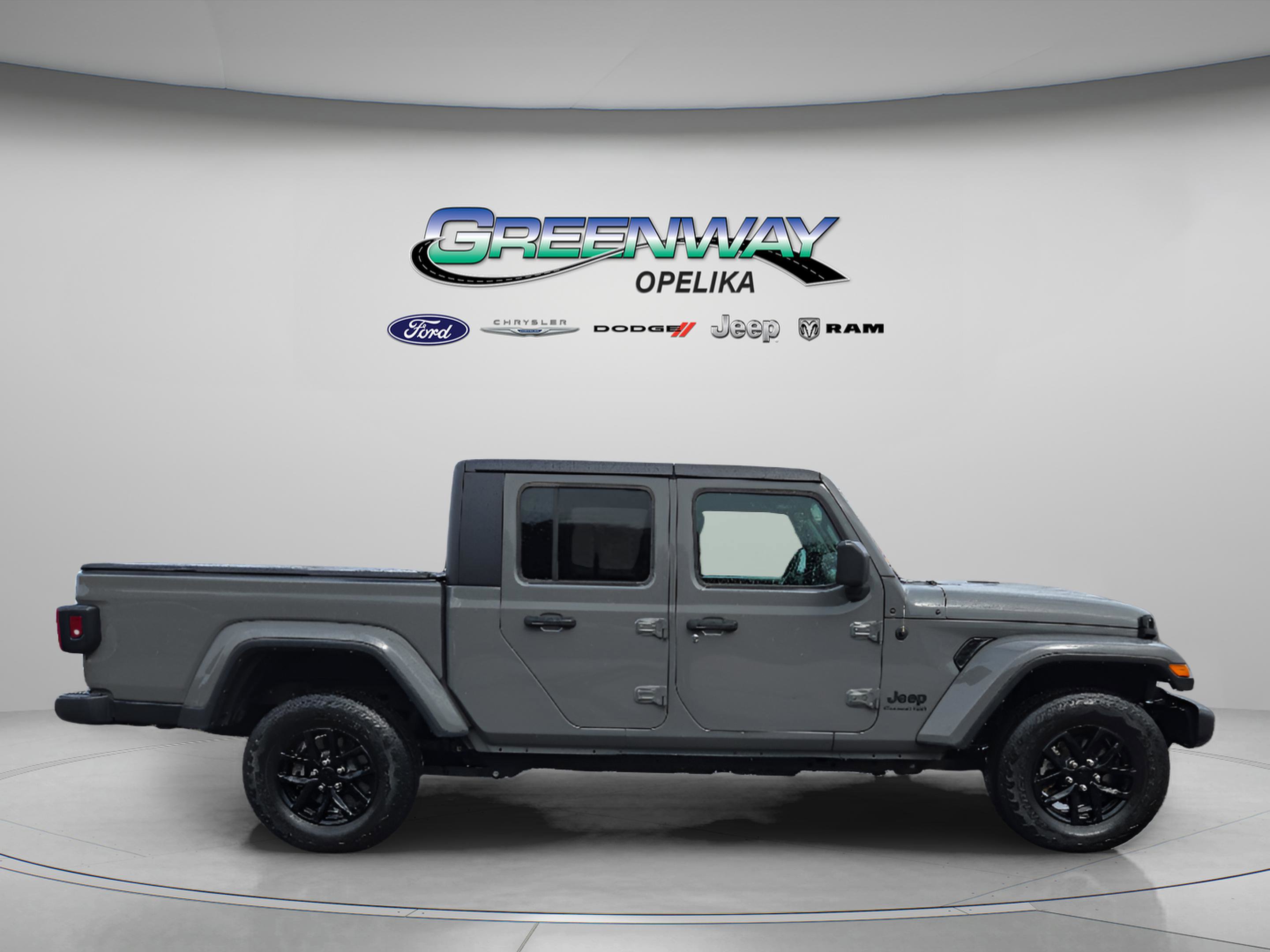 Used 2022 Jeep Gladiator Sport image 8