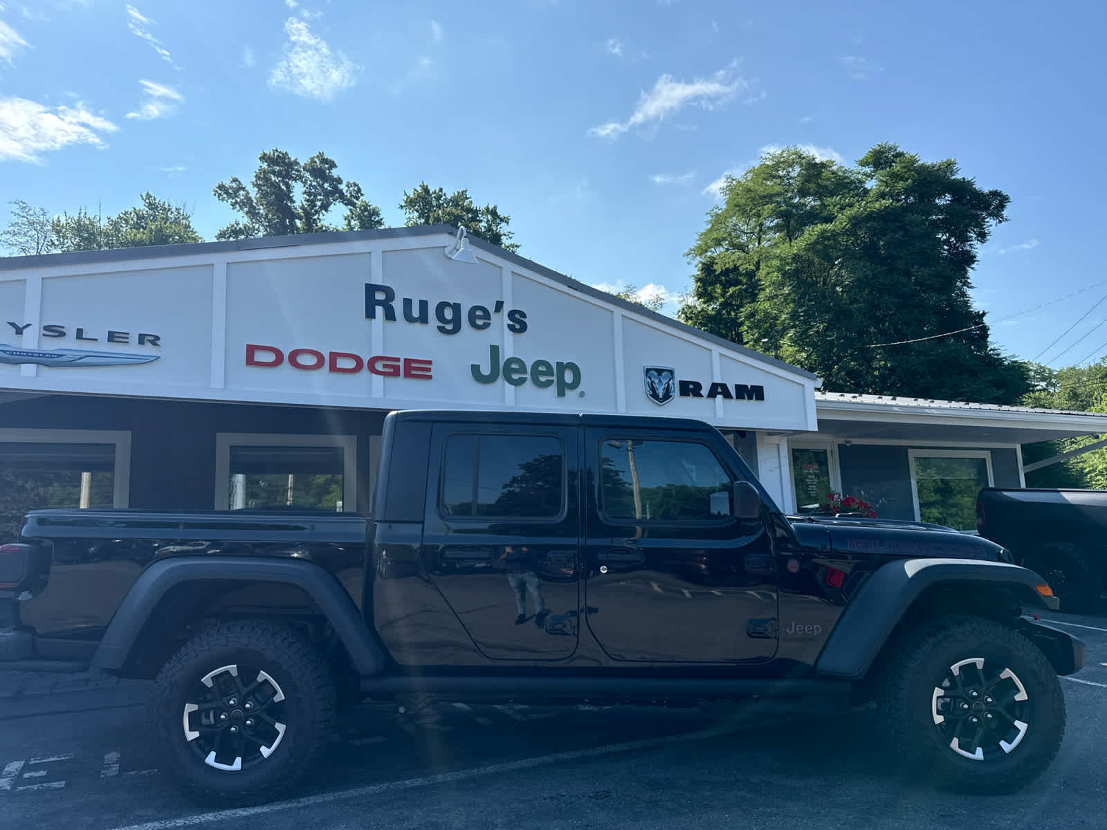 New 2026 Jeep Gladiator Rubicon w/ Steel Power Dome Hood Package AWD/4WD image 2