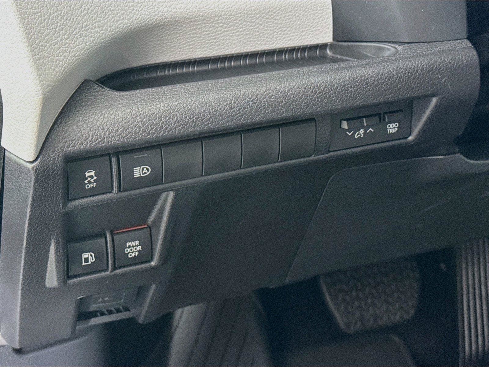 Certified 2026 Toyota Sienna XLE FWD image 16